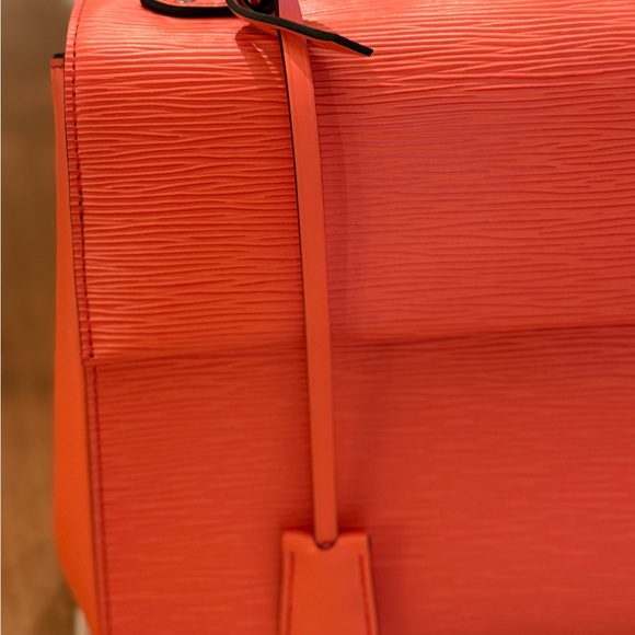 Louis Vuitton Clooney MM Handbag - Picture 5 of 16